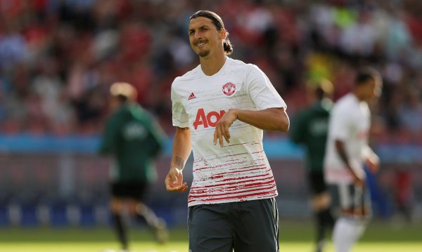 VIDEO: Bàn thắng mang đậm phong cách Ibrahimovic ở trận ra mắt Man Utd