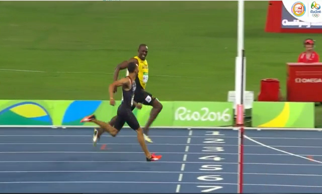 VIDEO: Usain Bolt dễ dàng về nhất ở bán kết 200m (Olympic 2016)