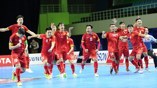 Bất ngờ: Cầu thủ futsal có thể giành QBV Việt Nam 2016