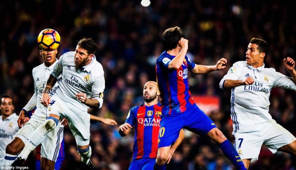 Video bàn thắng: Barcelona 1-1 Real Madrid (Vòng 14 La Liga)