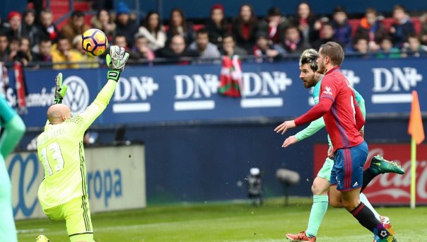 Highlights: Osasuna 0-3 Barcelona (Vòng 15 La Liga)