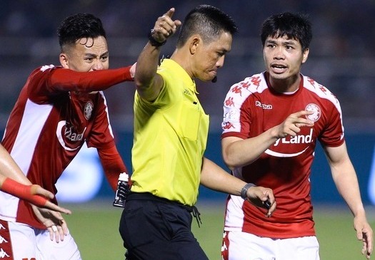 Luật FIFA 'nói' gì về trường hợp trọng tài từ chối penalty của TP HCM?