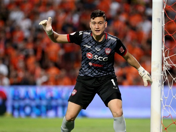 Văn Lâm ghi điểm trong mắt tân HLV trưởng Muangthong United