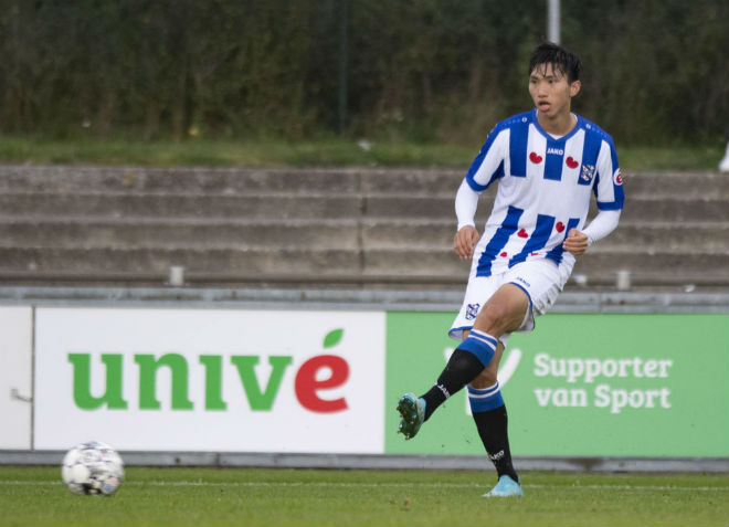 Chuyên gia chê HLV Heerenveen không biết cách dùng Văn Hậu