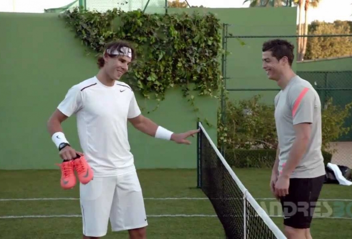 VIDEO: Ronaldo dùng chân đấu tennis với Nadal 