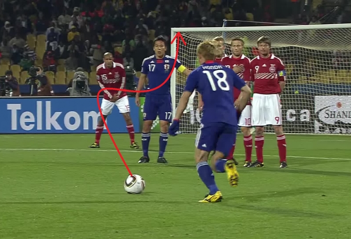 VIDEO: Siêu phẩm sút phạt 'phi vật lý' của Keisuke Honda