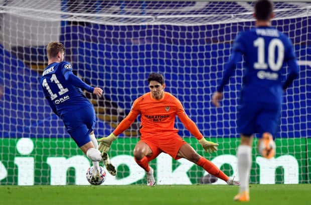 Chelsea tiếp tục không thắng trên sân nhà