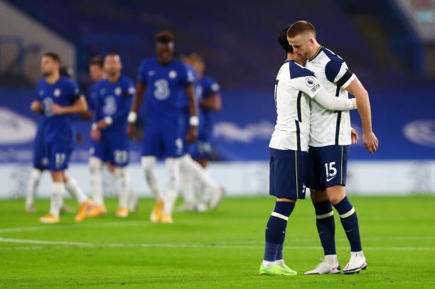 Chiến thuật của Mourinho đưa Tottenham lên ngôi đầu