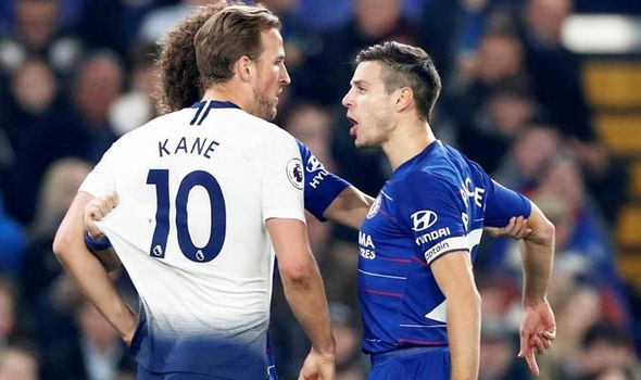 Kane thoát án phạt sau pha 'thiết đầu công' với Azpilicueta