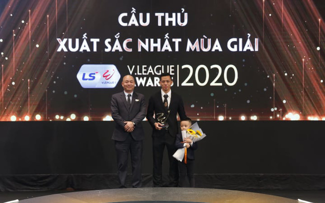 Văn Quyết là cầu thủ xuất sắc nhất V-League 2020