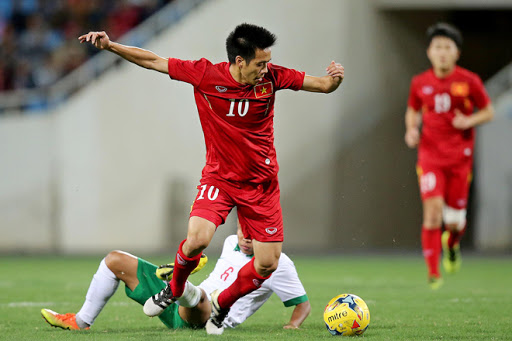 VIDEO: Bàn thắng đầu tiên của Văn Quyết tại AFF Cup