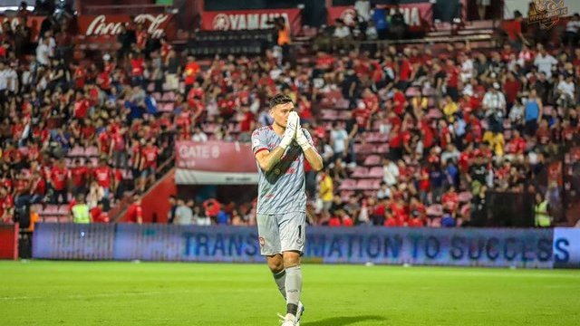 Muangthong ra 'tối hậu thư' cho Văn Lâm