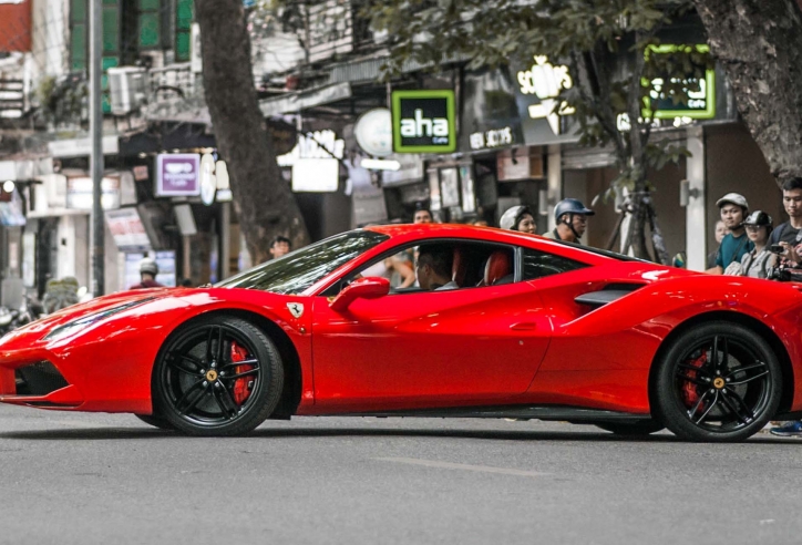 Ferrari 488 GTB của Tuấn Hưng giờ ra sao sau 1 năm gặp tai nạn?