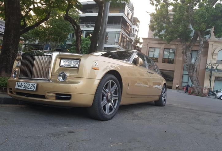 Ngắm Rolls-Royce Phantom màu độc, biển số khủng tại Hà Nội