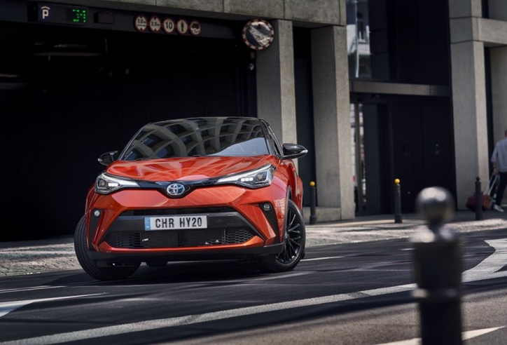 Toyota C-HR đẹp long lanh ra mắt, giá từ 760 triệu đồng