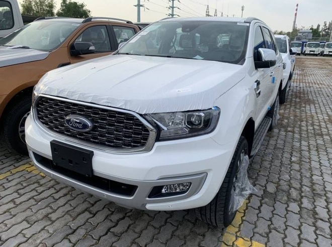 Ford Everest 2021 giảm giá gần 100 triệu đồng, đấu Toyota Fortuner