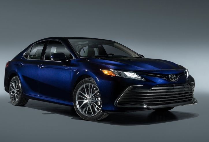 Toyota Camry 2021 vừa lộ diện đã “gây sốt”, chờ về VN đấu Lux A2.0