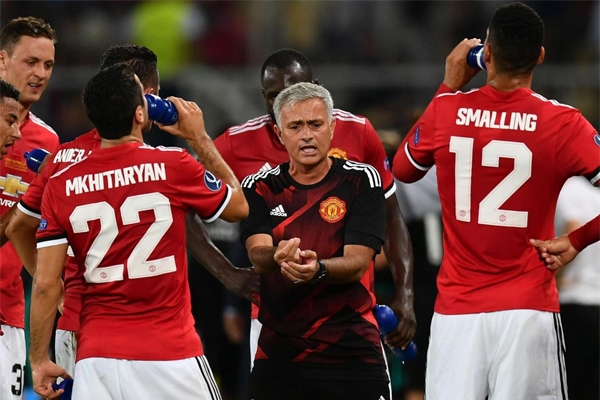 HLV Mourinho lên tiếng, M.U coi như đã có tân binh thứ 4