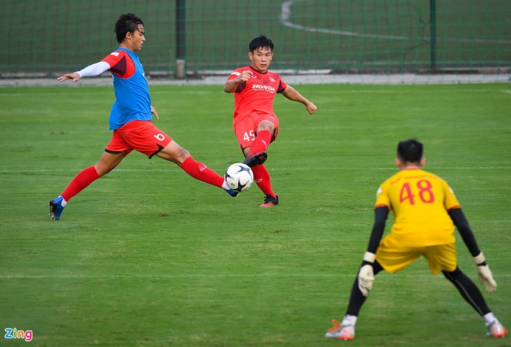 VIDEO: 'Cánh chim lạ' gây ấn tượng ở buổi tập của U22 VN