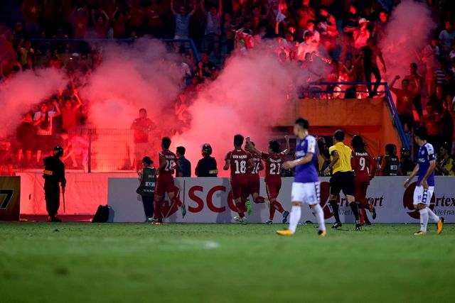 Hanoi FC apologizes for flare shooting incident