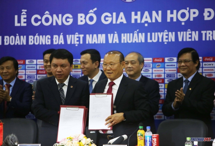 Park Hang-seo: I am proud to continue leading team Vietnam 