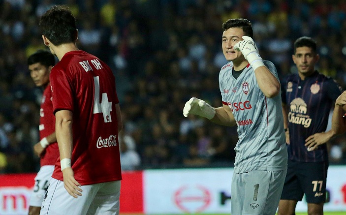 Muangthong United thay tướng nhưng không đổi vận