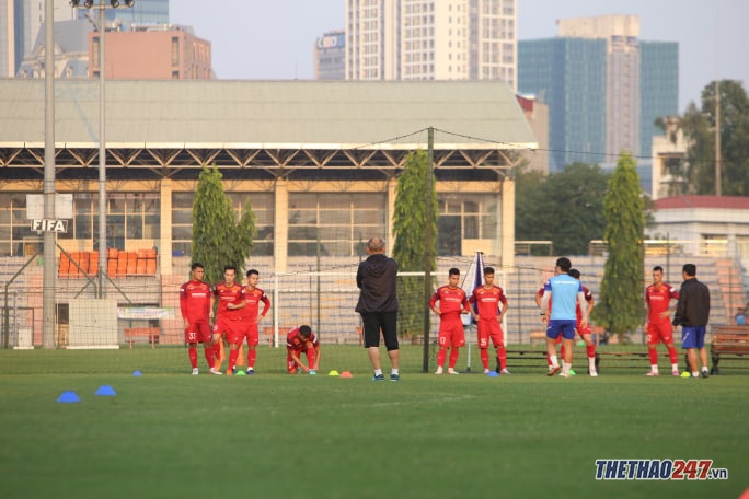 VIDEO: HLV Park Hang Seo cho các cầu thủ thư giãn gân cốt