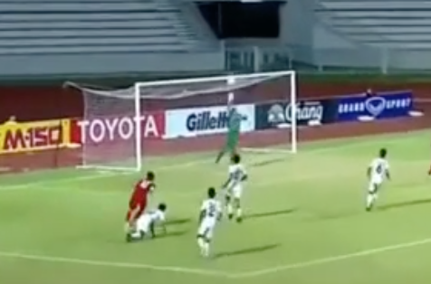 VIDEO: Siêu phẩm lốp bóng của thần đồng U15 Việt Nam vào lưới Đông Timor