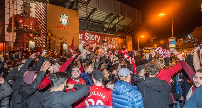 VIDEO: CĐV phấn khích khi Liverpool vào chung kết Champions League