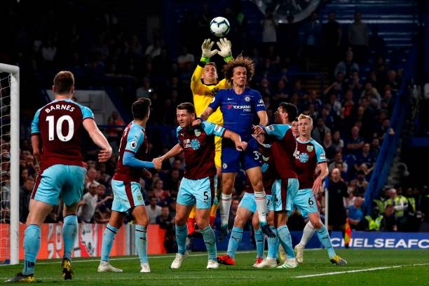 Hòa thất vọng trước Burnley, Chelsea tạm vào top 4