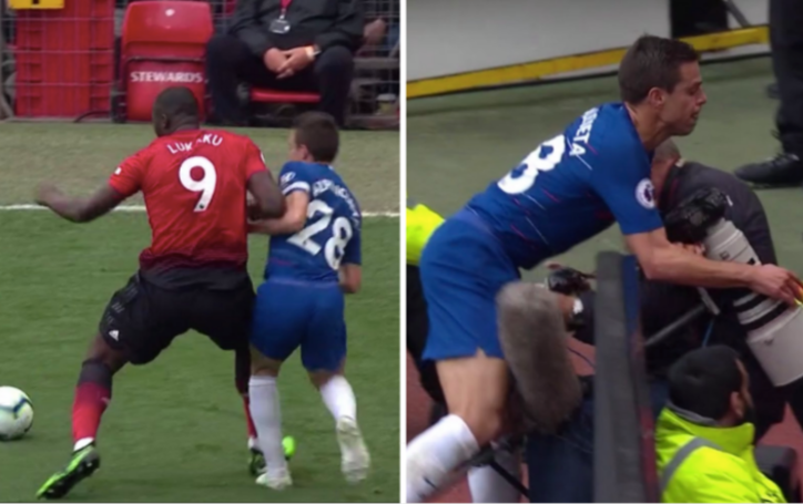 VIDEO: Lukaku húc bay Azpilicueta ra khỏi đường biên