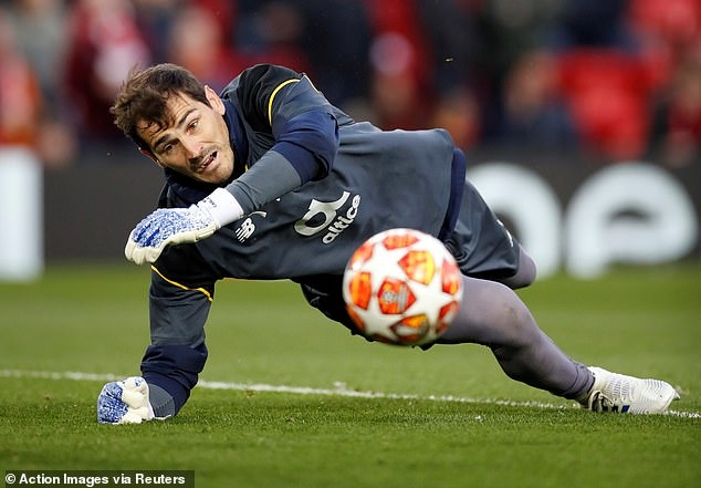 Nóng: Casillas đã nói những lời đầu tiên trên giường bệnh 