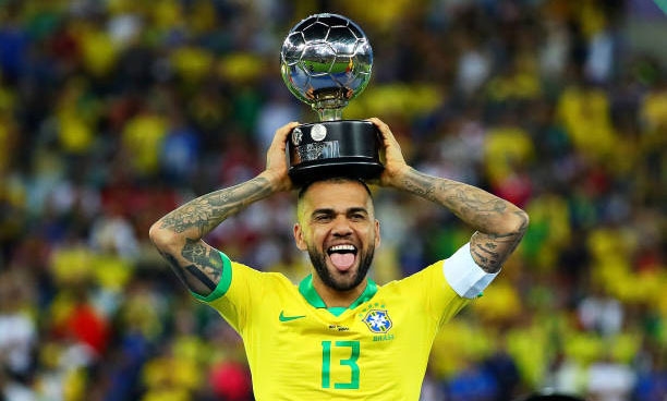 Dani Alves đã xác định bến đỗ mới 