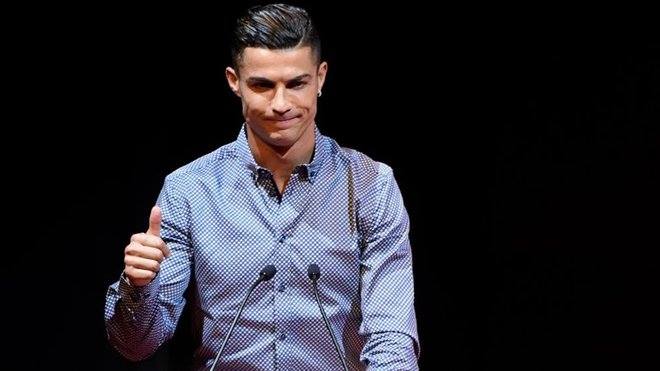 Ronaldo: 'Barca mua nhiều như thế mà có vô địch được đâu'