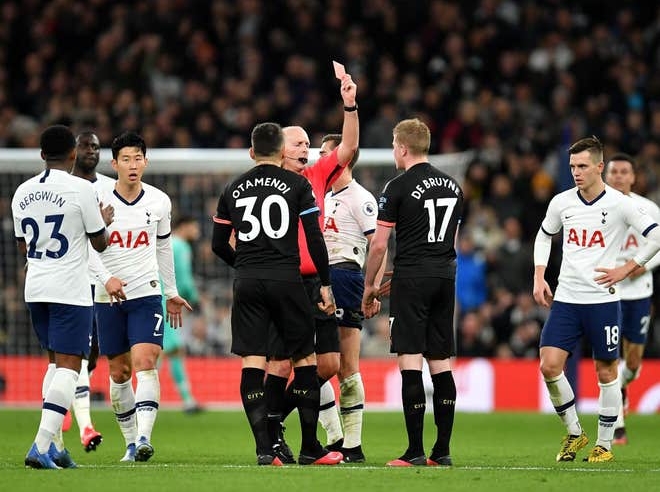 'Hung thần thẻ đỏ' bắt chính trận MU vs Man City