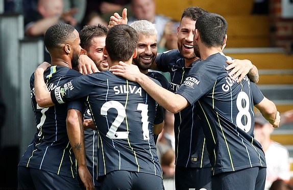 Aguero nổ súng, Man City trở lại ngôi đầu Ngoại hạng Anh