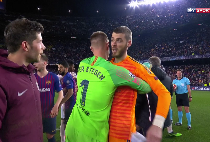 Cầu thủ duy nhất Barca không ăn mừng chiến thắng trước MU