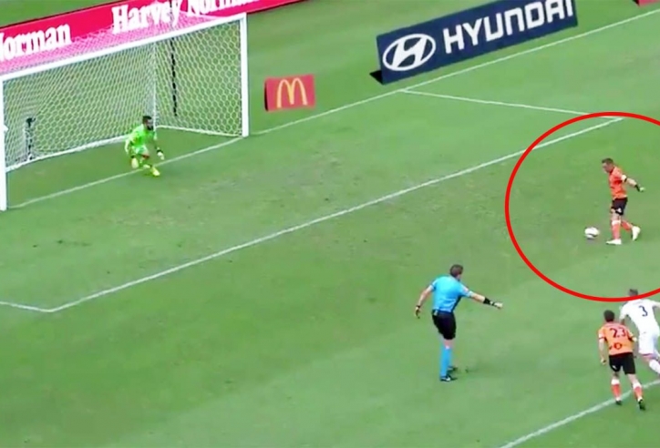 VIDEO: Pha đá phạt đền panenka 'độc nhất vô nhị' trên thế giới