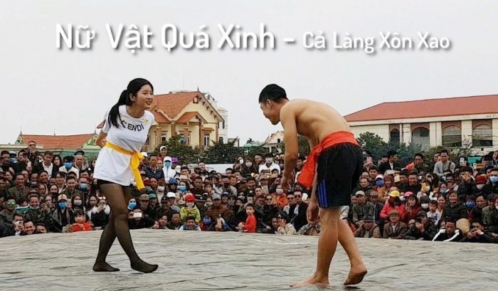 Nữ đô vật xinh đẹp như thiên thần thách đấu trai làng và cái kết