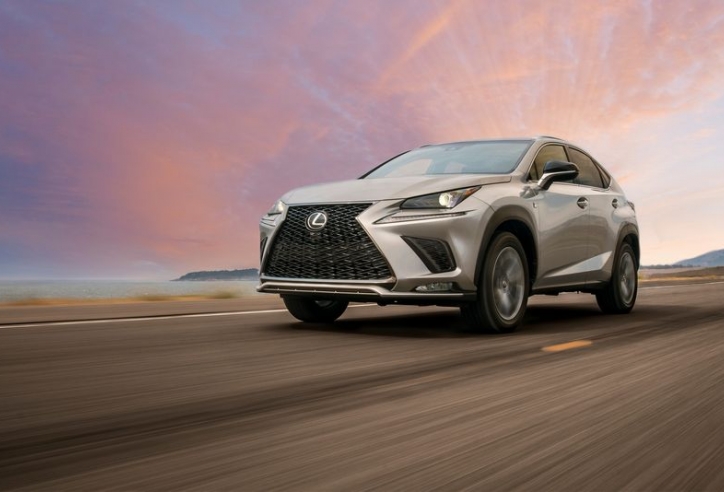 Lexus NX nâng cấp nhẹ, đối đầu Mercedes-Benz GLC 