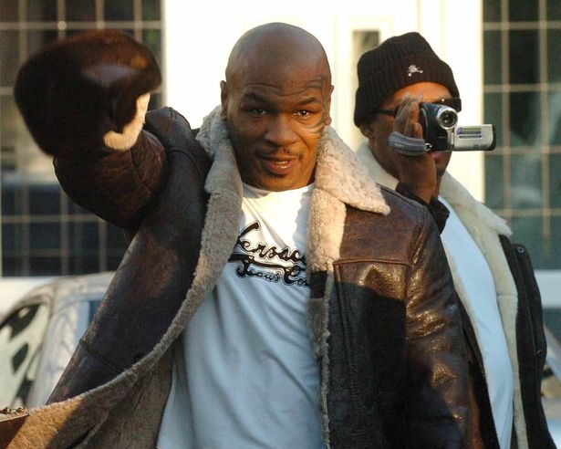 Mike Tyson - Roy Jones: Sao hiệp đấu chỉ kéo dài 2 phút! 