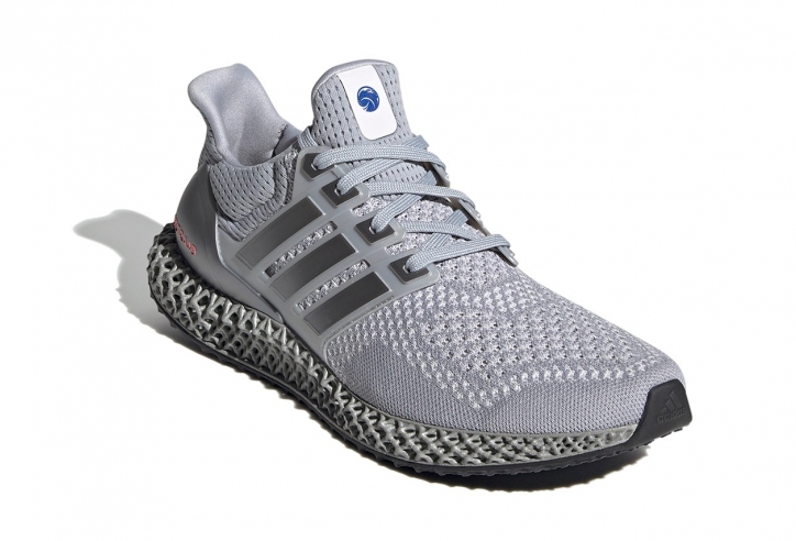 Adidas tiếp tục tung ra Ultra4D bạc 'chói mắt'