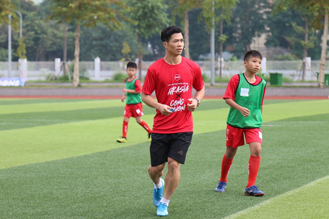 Công Phượng: 'Thi thoảng tôi lại thấy mệt mỏi khi đá ở Bỉ'