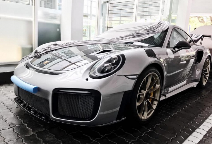 Siêu xe Porsche 911 GT2 RS hơn 20 tỷ đồng xuất hiện tại Hà Nội