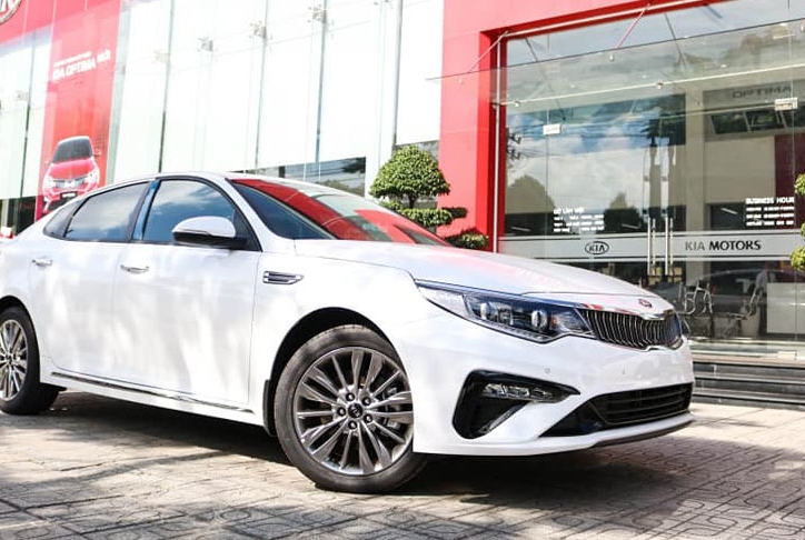 Giá xe Kia Optima khi giảm 50% phí trước bạ chỉ còn từ 858,7 triệu