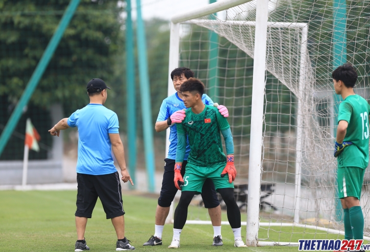 Thủ môn U18 Việt Nam 'ăn hành' của HLV từng dự World Cup