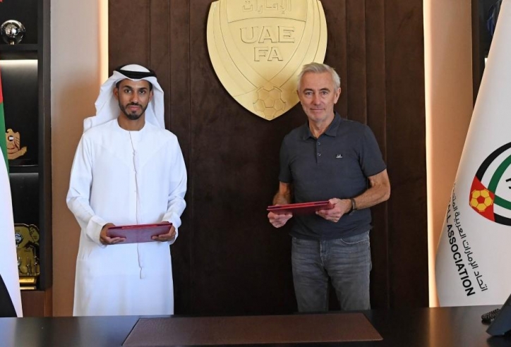 HLV Bert van Marwijk 'vào việc' ngay sau khi ra mắt ĐT UAE