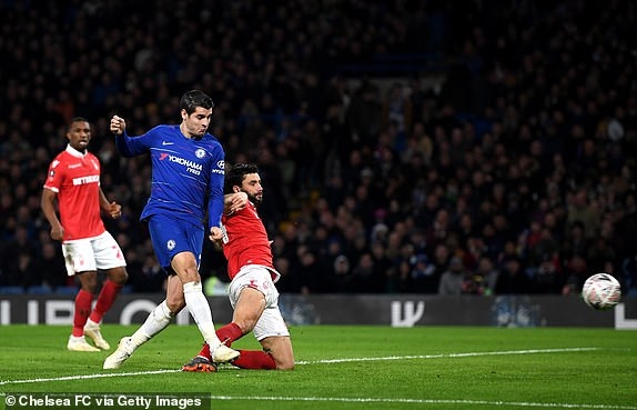 Morata lập cú đúp trong ngày Chelsea chia tay Fabregas