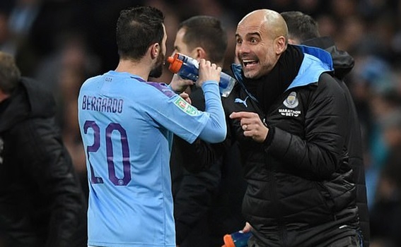 Man City lục đục: Học trò yêu cầu Pep ngừng giáo huấn