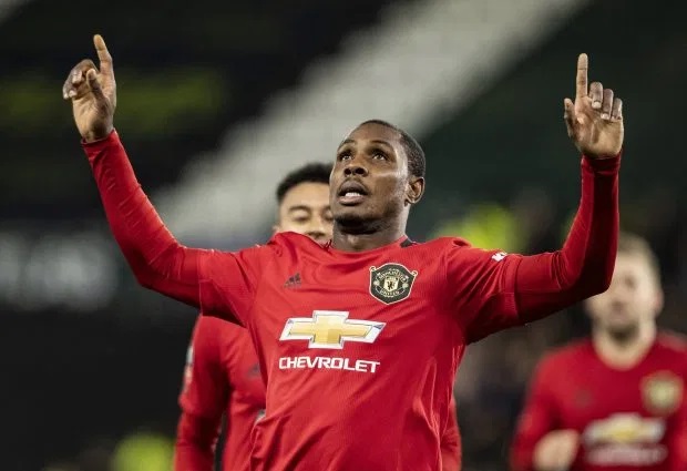 Ighalo không cần đá cũng được MU thưởng tiền